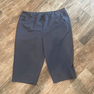 BCG knee length crop pants